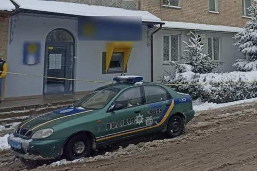 До 5 років позбавлення волі засуджено чоловіка, який вчинив розбійний напад на банк у Дунаївцях
