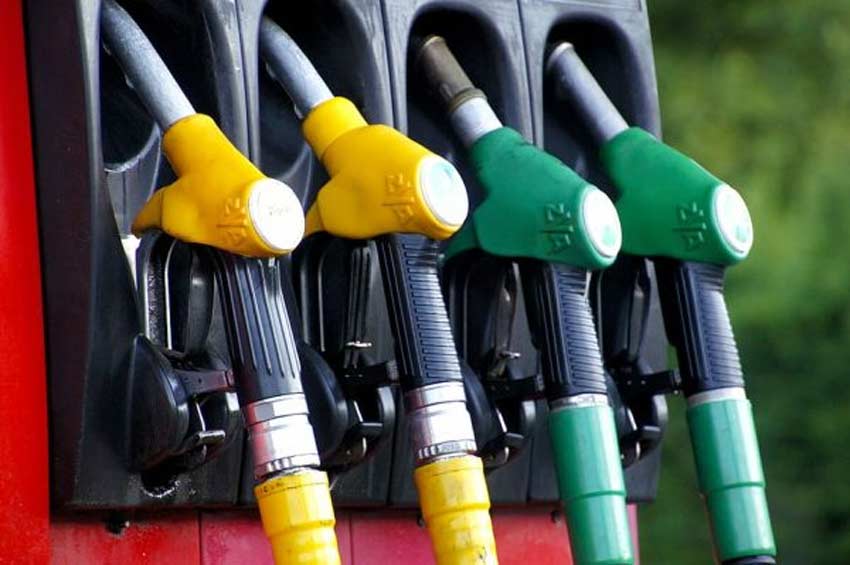 Ціни зростають: скільки українцям доведеться платити за бензин