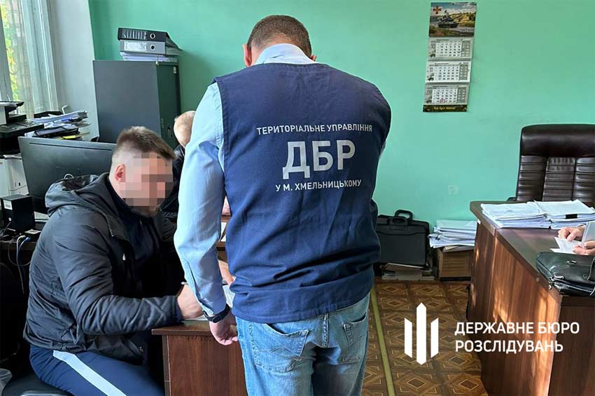 Правоохоронця та адвоката з Хмельниччини викрито на підробленні довідок для ухилянтів