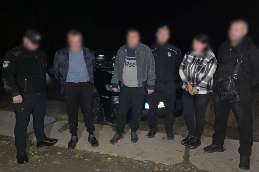 6000 доларів США за незаконний перетин кордону: на Хмельниччині затримали учасницю злочинної схеми