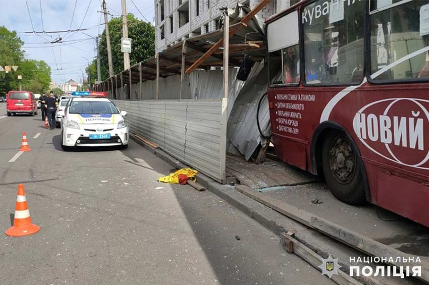 У Хмельницькому до 5 років ув’язнення засудили водія тролейбуса, який спричинив ДТП із загиблими