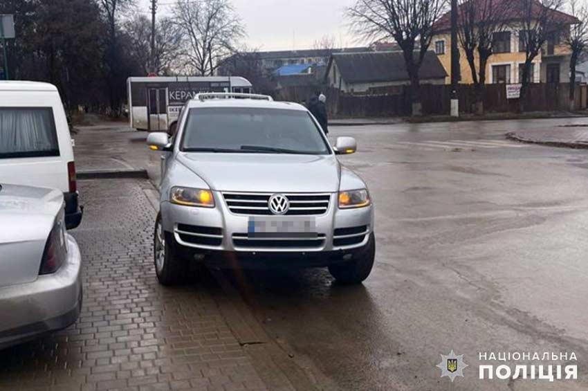 У Кам’янці-Подільському на пішохідному переході водійка «Volkswagen Touareg» збила 18-річну дівчину