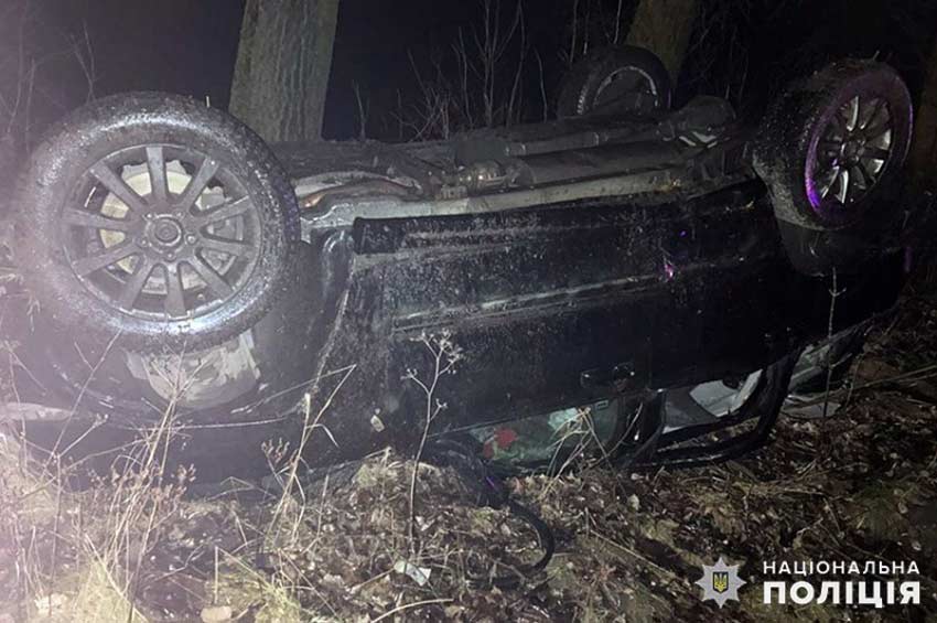 На Красилівщині п'яний водій спричинив перекидання автомобіля: загинув 36-річний пасажир 