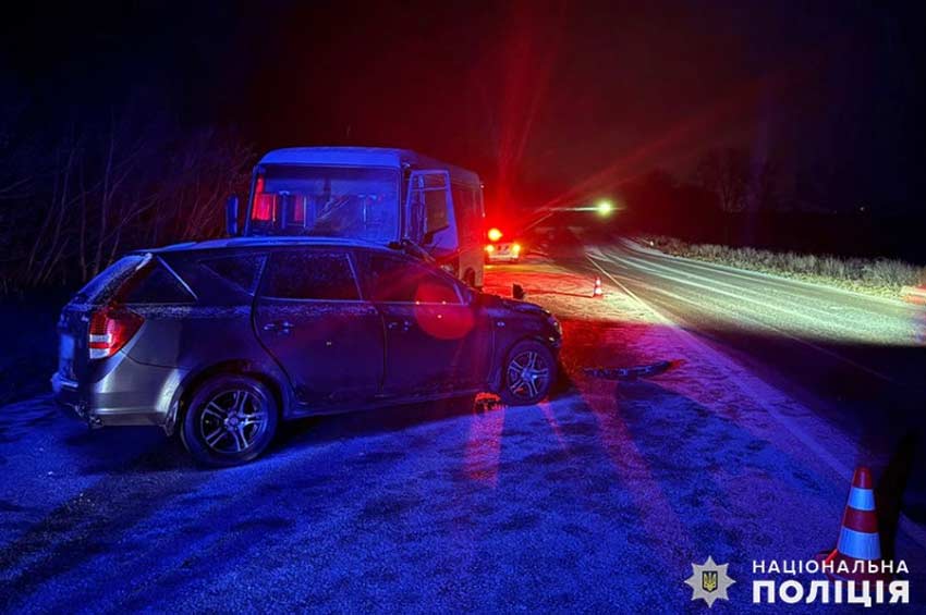 На Кам’янеччині в ДТП загинула 40-річна жінка та травмувались двоє дітей