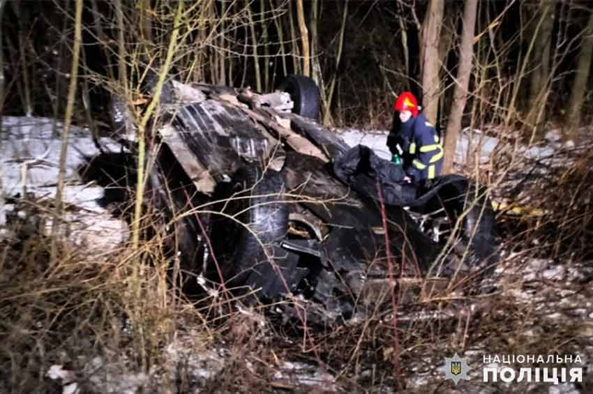 На Шепетівщині п'яний водій допустив перекидання автівки у кювет: один пасажир загинув
