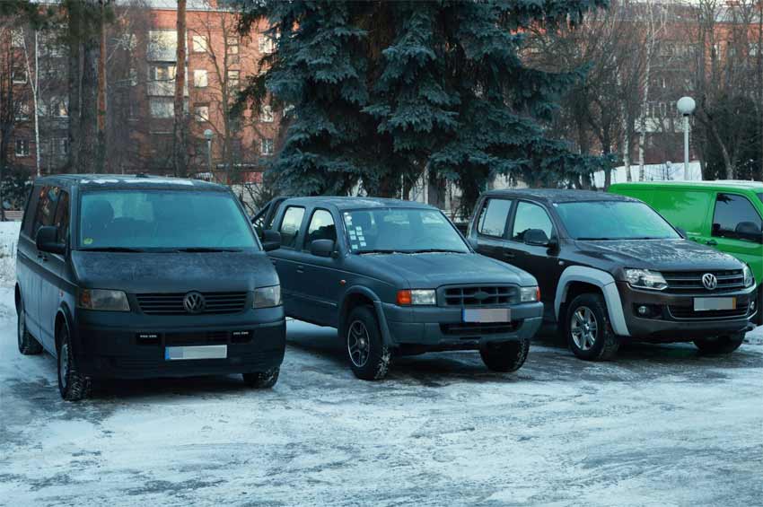 Благодійники Хмельниччини передали автівки зенітно-кулеметному батальйону для захисту області