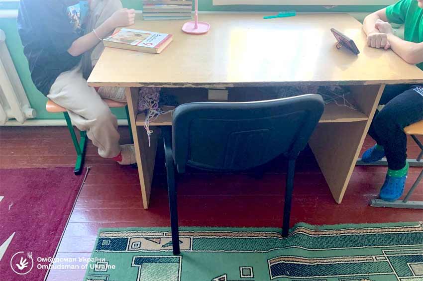 Пліснява, дірка в стіні та без умов для здобуття освіти: таке щасливе дитинство забезпечують в Центрі реабілітації дітей у Полонному 