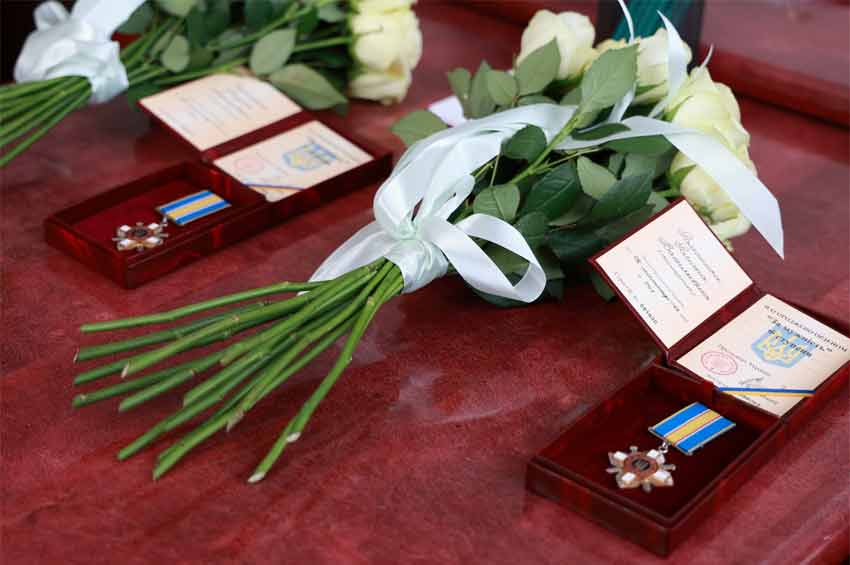 Трьох Героїв Хмельниччини посмертно нагороджено високими державними відзнаками