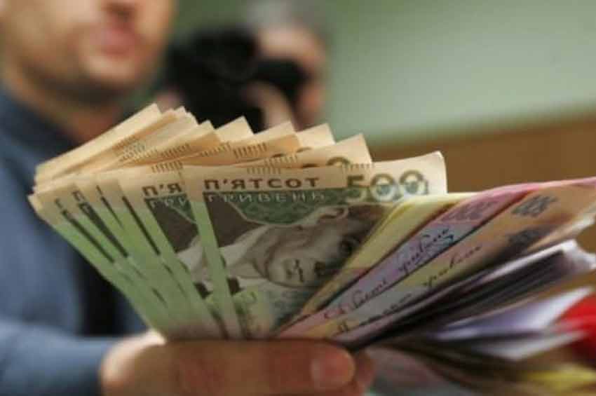 Жителька Нетішина втратила майже 49 тисяч гривень, оформляючи грошову допомогу онлайн