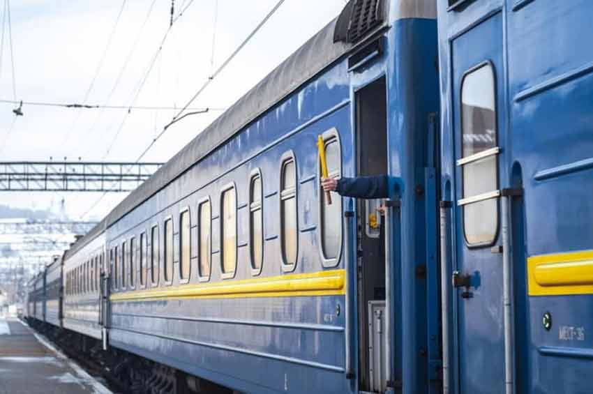 Укрзалізниця на період шкільних весняних канікул призначила додаткові рейси через Хмельницький