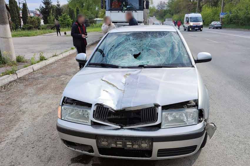 На Хмельниччині водій «Skoda Octavia» на пішохідному переході на смерть збив 40-річну жінку