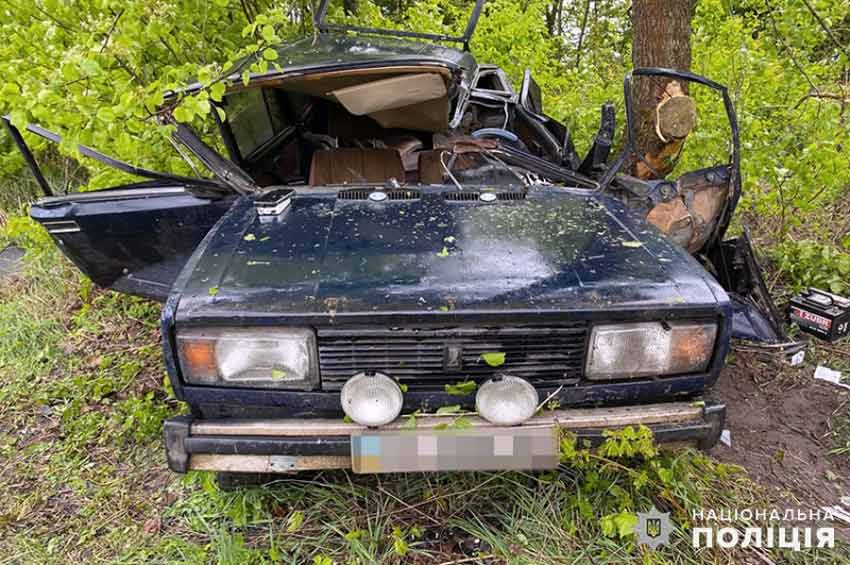 На Шепетівщині 46-річний водій в’їхав у дерево та загинув