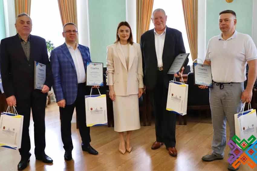 Комунальні заклади Хмельниччини отримали Подяки обласної ради