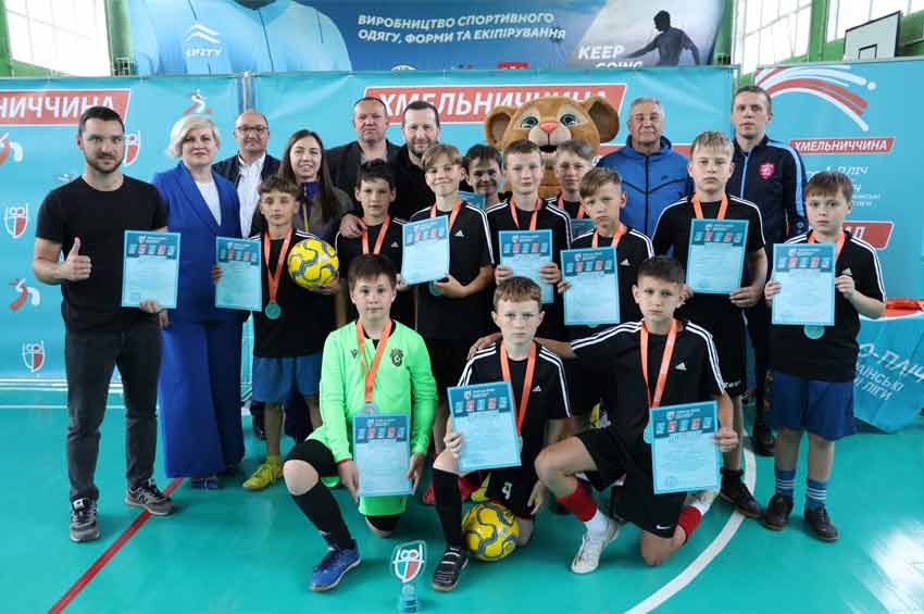 На Хмельниччині визначили переможців ІV етапу проєкту «Пліч-о-пліч Всеукраїнські шкільні ліги» з футзалу