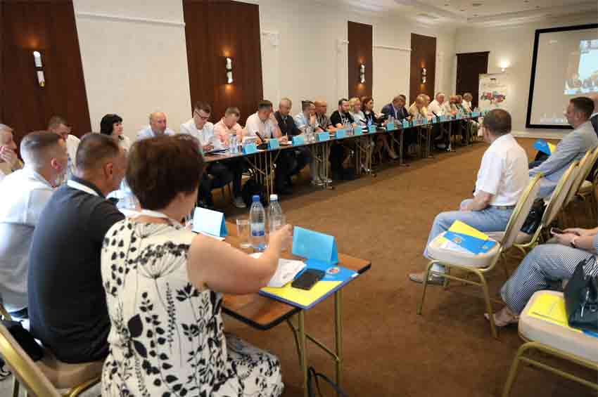 На Хмельниччині обговорили особливості впровадження реформи профільної середньої освіти