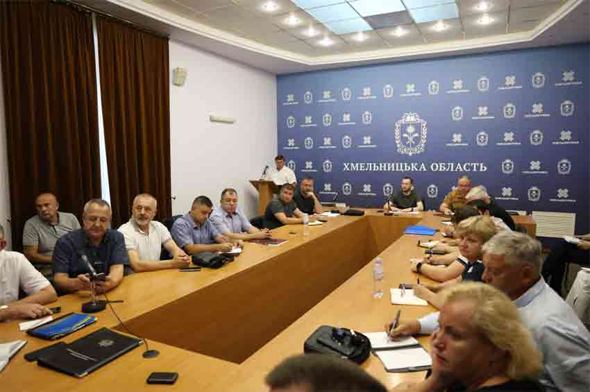 В Хмельницькій ОВА обговорили питання прийому та освіти для здобувачів старшого віку