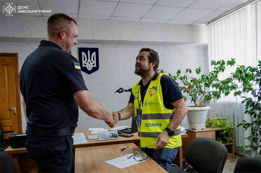 Рятувальники Хмельниччини та іспанські благодійники підписали меморандум про співпрацю