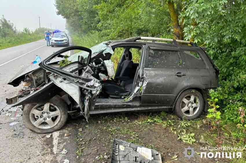 В ДТП на Хмельниччині не впорався з керуванням та важко травмувався 24-річний водій