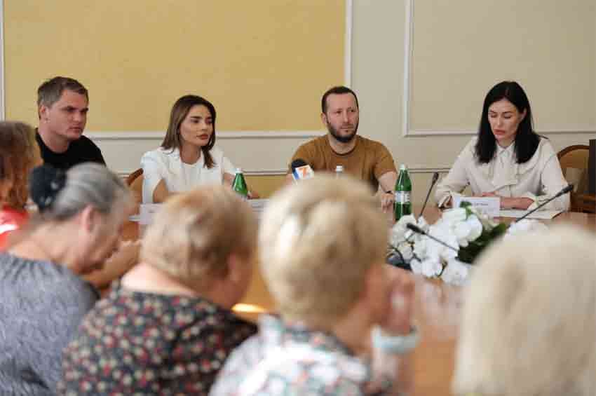 В ОВА привітали нотаріусів Хмельниччини з нагоди професійного свята 