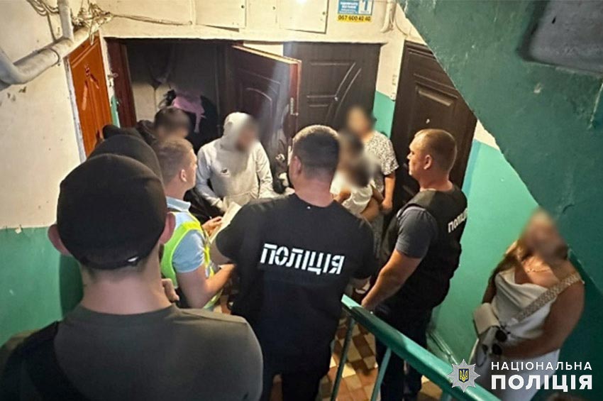 У Хмельницькому викрили групу злодіїв, які обкрадали людей на залізничному вокзалі