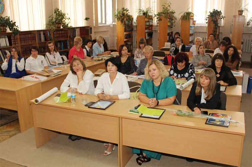 Почесні грамоти від ОВА вручили кращим бібліотекарям Хмельниччини