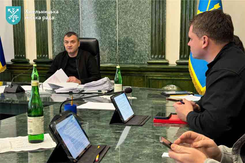Зміни до бюджету, матеріальна допомога та будівництво укриттів: виконком Хмельницької міськради розглянув 78 питань