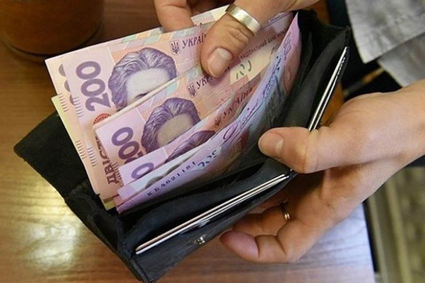 Керамісти та викладачі ПДР:  які професії лідирують в Україні за зростанням зарплат?