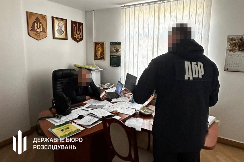 На Хмельниччині ДБР викрило посадовців на незаконній вирубці лісу на понад 6,5 млн грн