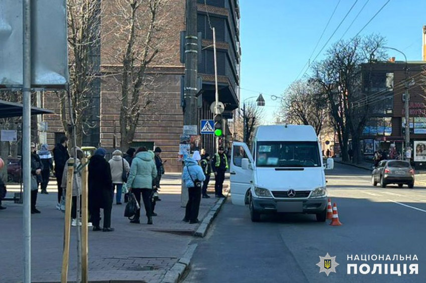 У Хмельницькому водій маршрутки наїхав на 73-річну жінку