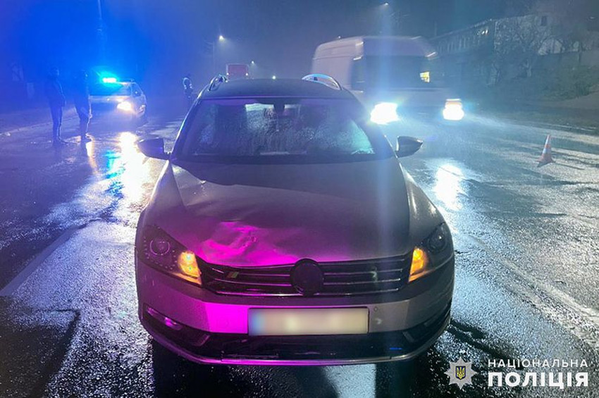 У Хмельницькому водій «Volkswagen Passat» наїхав на пенсіонерку: жінка померла у лікарні