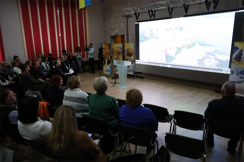 На Хмельниччині проходить всеукраїнський симпозіум «Нематеріальна культурна спадщина: можливості, ресурси, виклики»