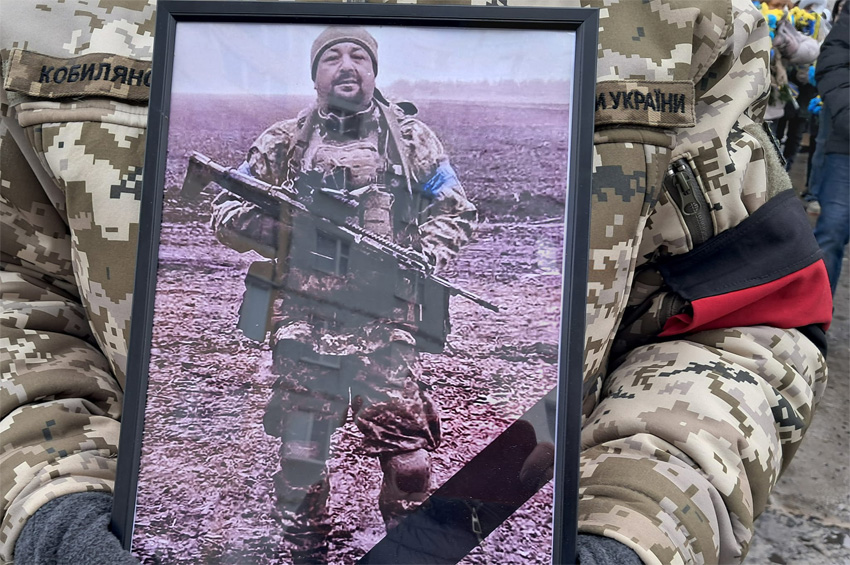Нетішинська громада провела в останній шлях Захисника України Михайла Медведєва