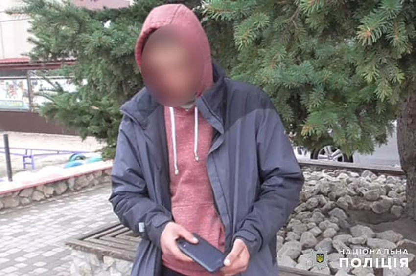 У Теофіполі хлопець викрав у пенсіонера мобільний телефон і понад 8 тис з банківської картки