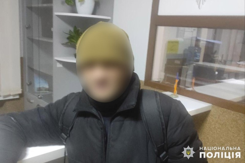 Не отримав бажаних послуг: у Хмельницькому чоловік "замінував" Пенсійний фонд через помсту
