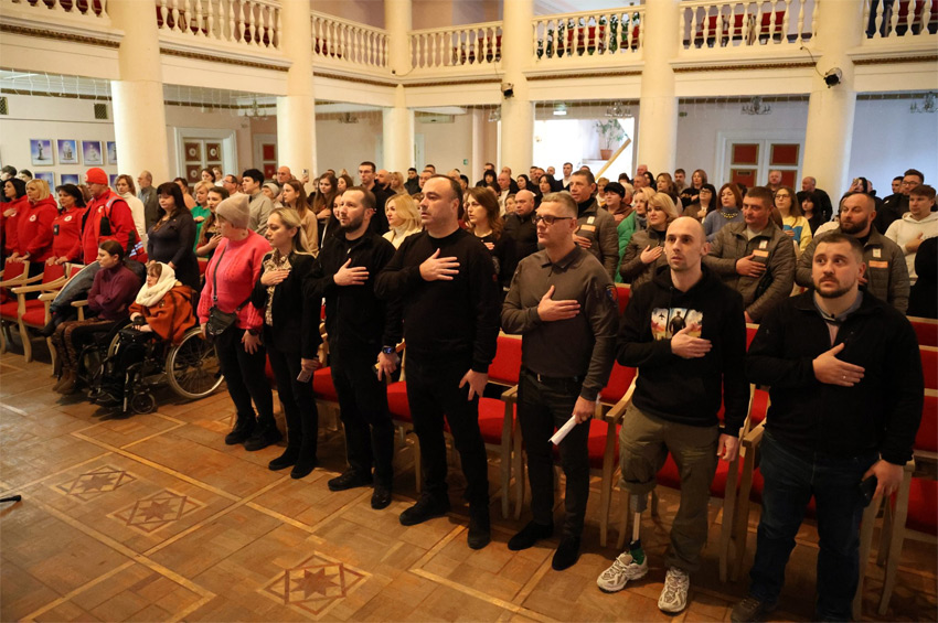 До Міжнародного дня волонтера активістам було вручено відзнаки Хмельницької ОВА