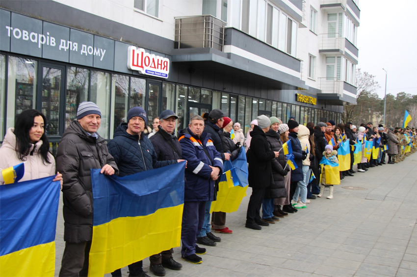 «Живий ланцюг» єднання: у Нетішинській громаді встановили рекорд у День Соборності України