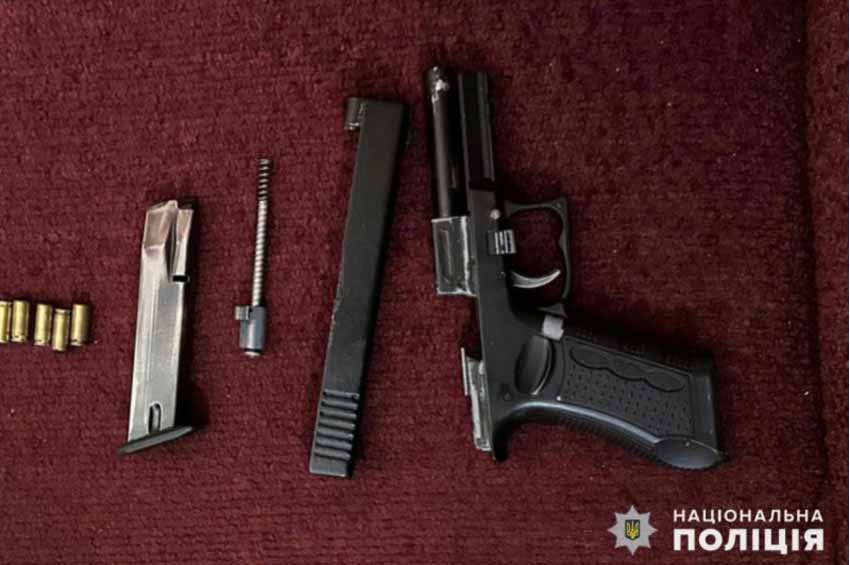 Красилівчанин переробив стартовий пістолет на бойовий і тепер може «сісти» на 7 років
