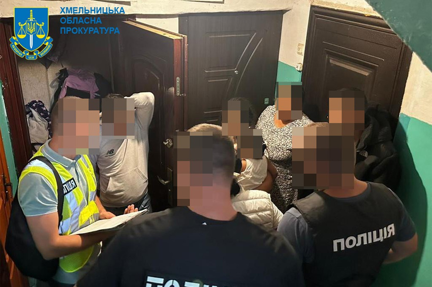 Обкрадали кишені та банківські картки хмельничан: перед судом постане вісім обвинувачених