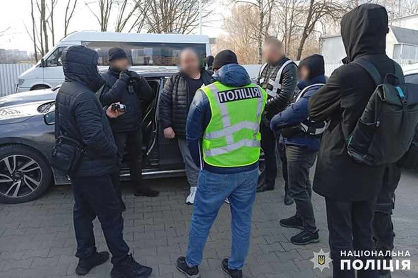 2800 доларів за водійське посвідчення: на Хмельниччині чоловік обіцяв допомогу в здачі іспиту з водіння