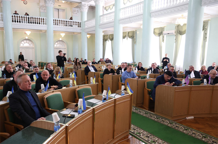 «Нічого – про Україну без України»: Хмельницька обласна рада підтримала звернення про підтримку Президента