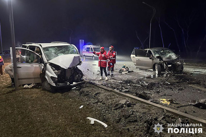 Автопригода на Старокостянтинівщині: постраждали четверо дорослих та п’ятеро дітей