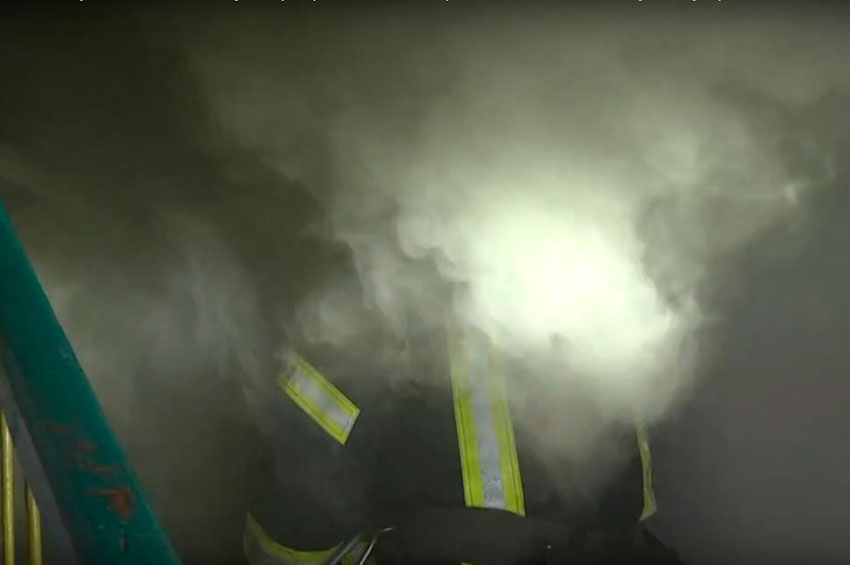 Під час пожежі у Хмельницькому ледь не згоріло 6 людей (відео)