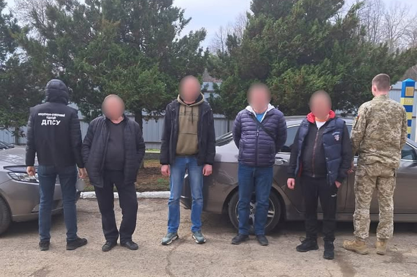 Двоє мешканців Хмельниччини зголосилися допомогти переправити за кордон своїх «земляків»
