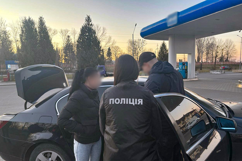 У Хмельницькому за 12 000 доларів ділки обіцяли працевлаштувати до відомчих установ та отримати бронь