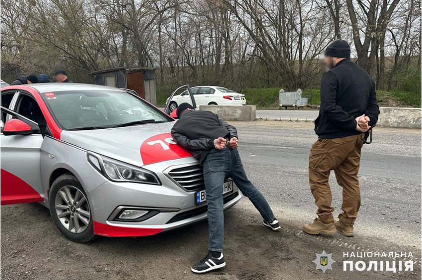 Група іноземних громадян підозрюється у вимаганні, розбої та викраденні авто хмельничанина
