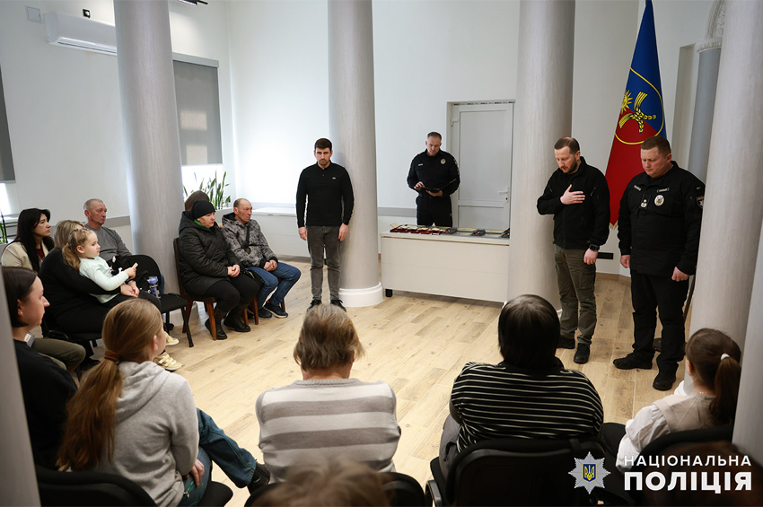 Посмертні відзнаки за героїзм та мужність: у Хмельницькому вшанували пам’ять чотирьох загиблих поліцейських
