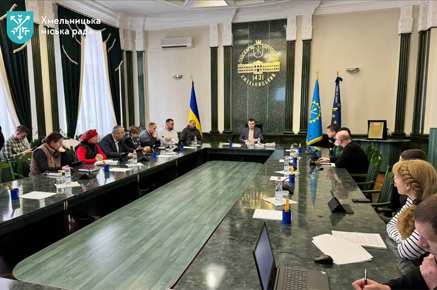 Матеріальна допомога та передача майна Силам оборони: виконком Хмельницької міськради розглянув 72 питання