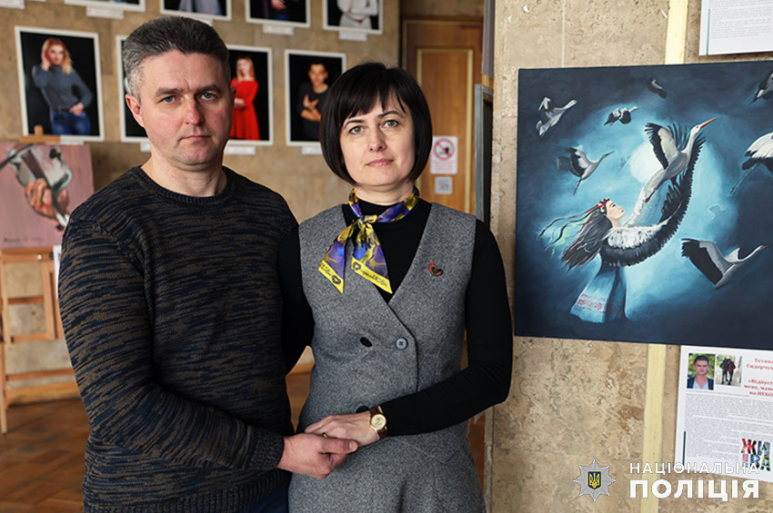 Відпусти мене, мамо, на НЕБО: поліцейська Тетяна Сидорчук увіковічнила в картині пам’ять про загиблого сина-азовця