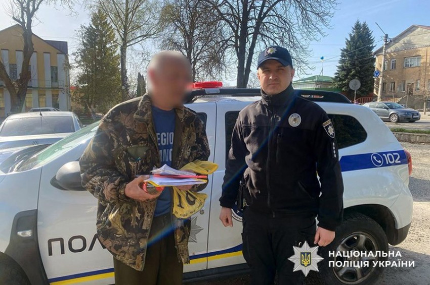 Поліцейські розшукали пенсіонера, який загубився і подолав понад 50 кілометрів