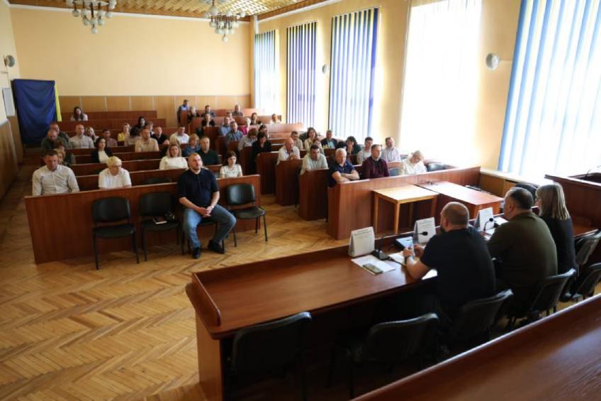 В ОВА відбулась нарада з головами громад Хмельницького району щодо впровадження фахівців із супроводу ветеранів